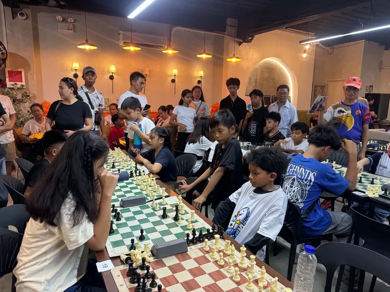 Young players and spectators fill the tournament hall at Rovers Coffee during Chess United Tournament 1.0.